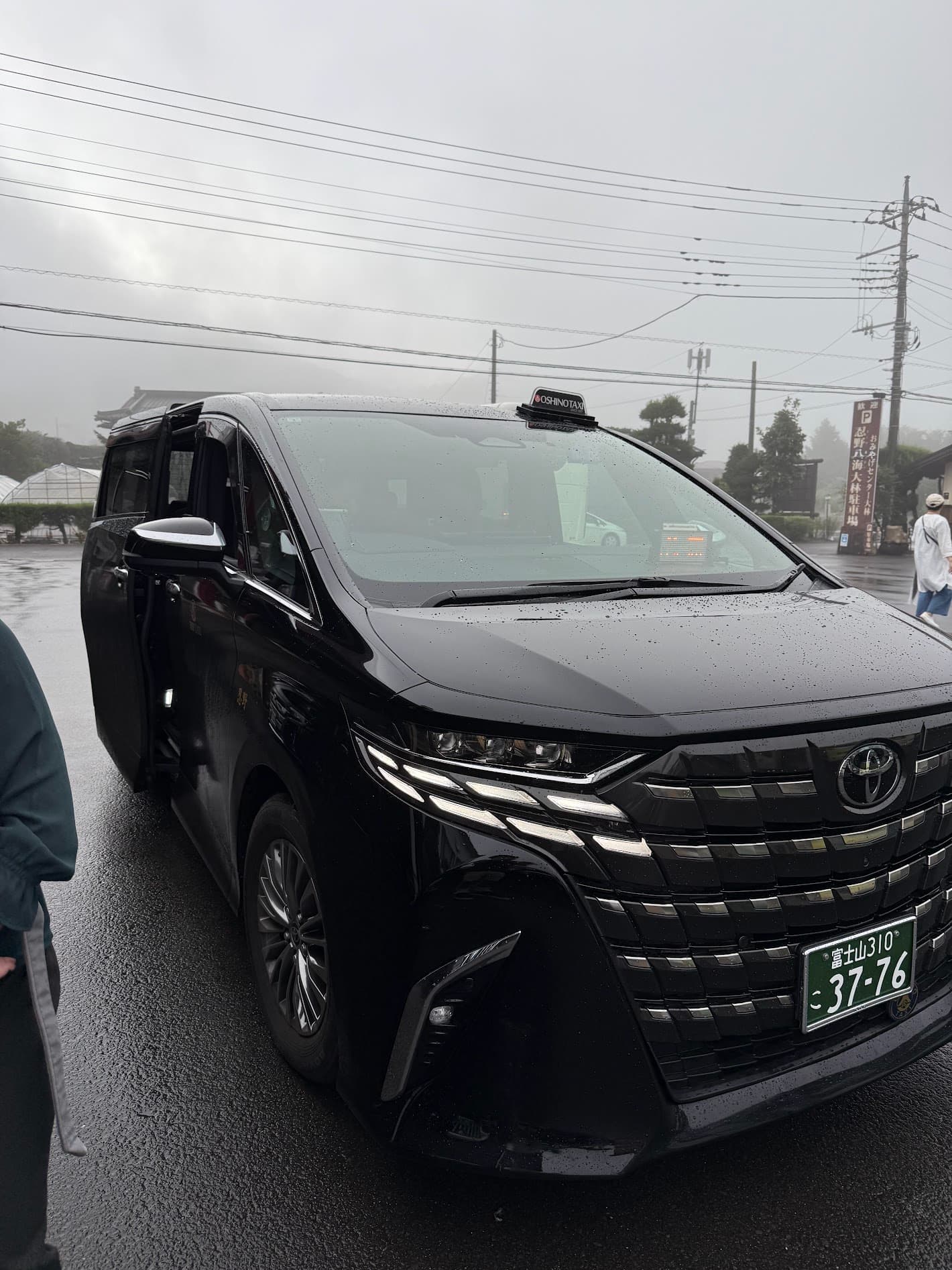 Toyota Alphard - Luxury Minivan